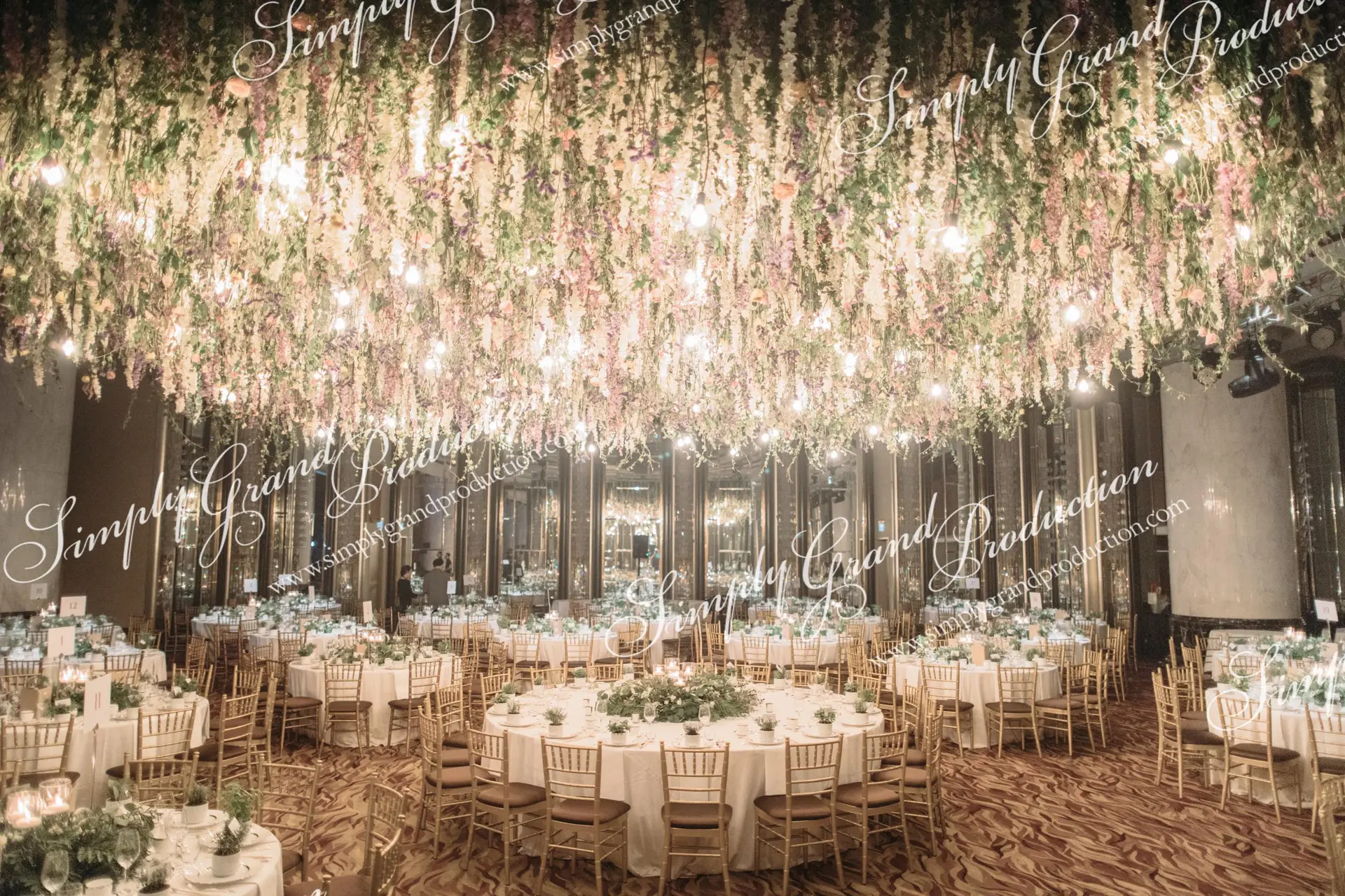 Simply_Grand_Production_Ballroom_wedding_decoration_hanging_installation_floral_celling_light_bulbs_weddinginspo_Grand_Hyatt_2_13_wm