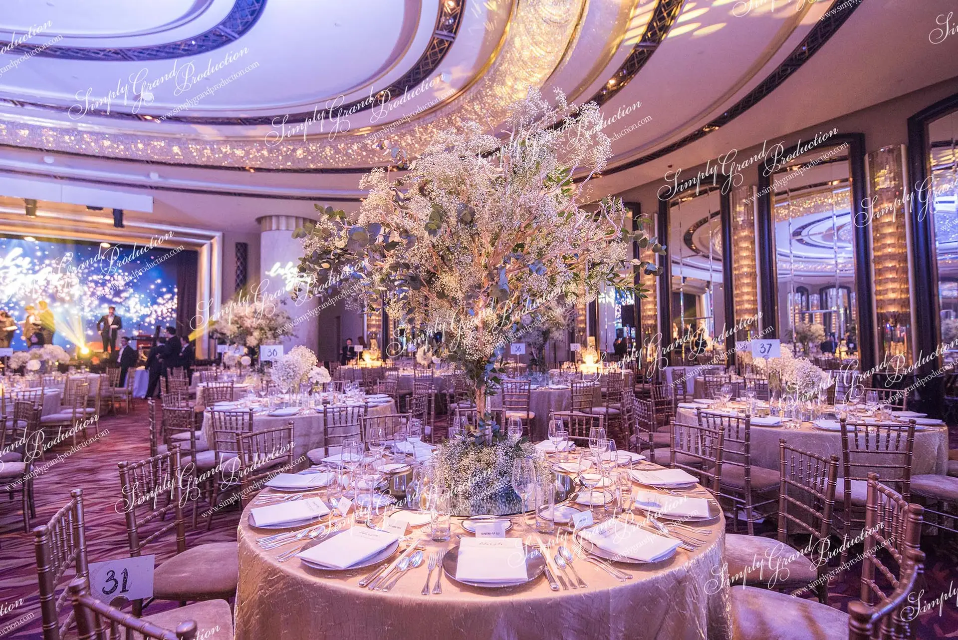 Simply_Grand_Production_Ballroom_wedding_decoration_centerpiece_luxurywedding_tablescape_glam_Grand_Hyatt_3_4_wm