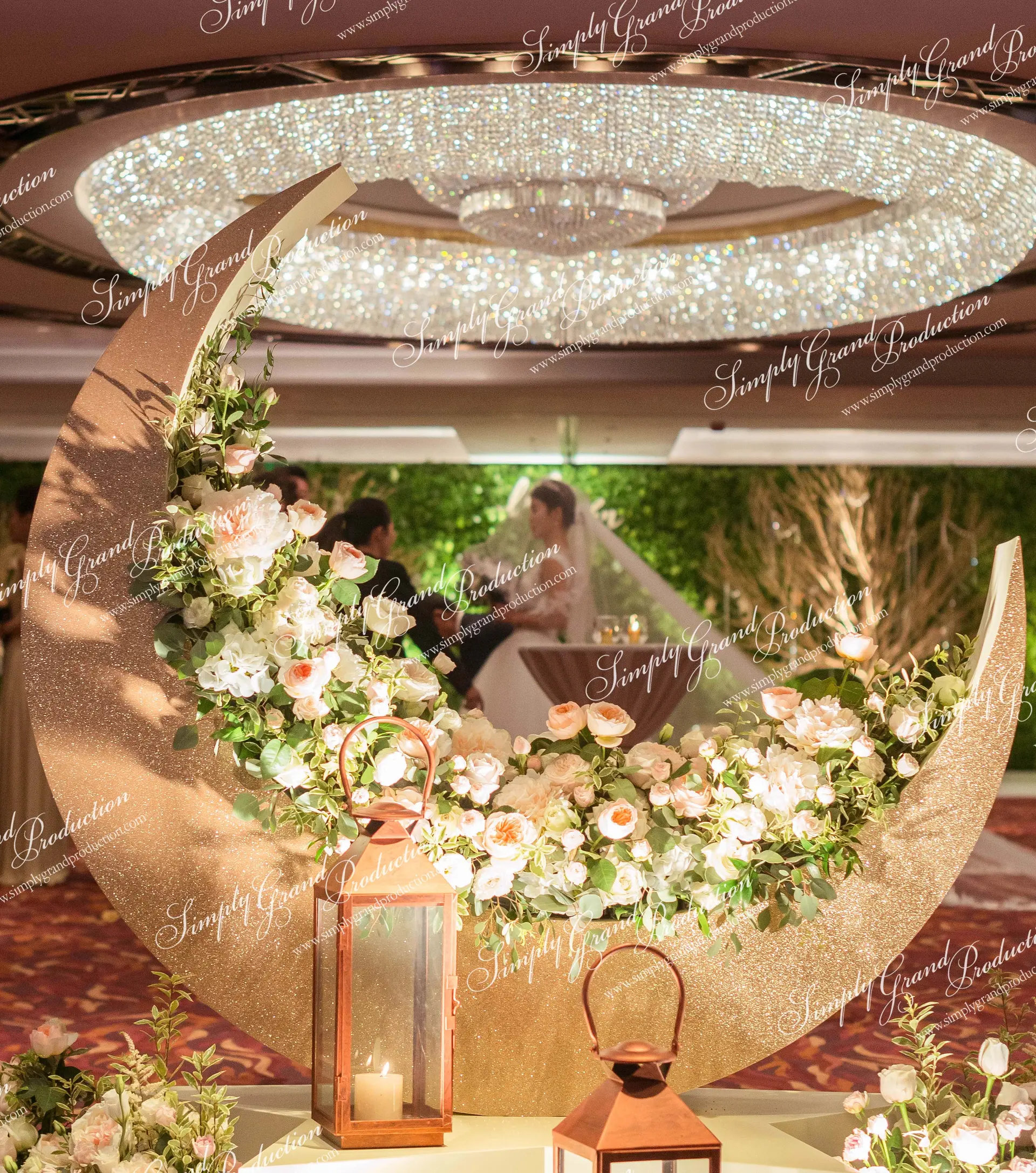 Simply_Grand_Production_Ballroom_wedding_decoration_entrance_moon_floral_lantern_gardenthemewedding_Grand_Hyatt_3_12_wm