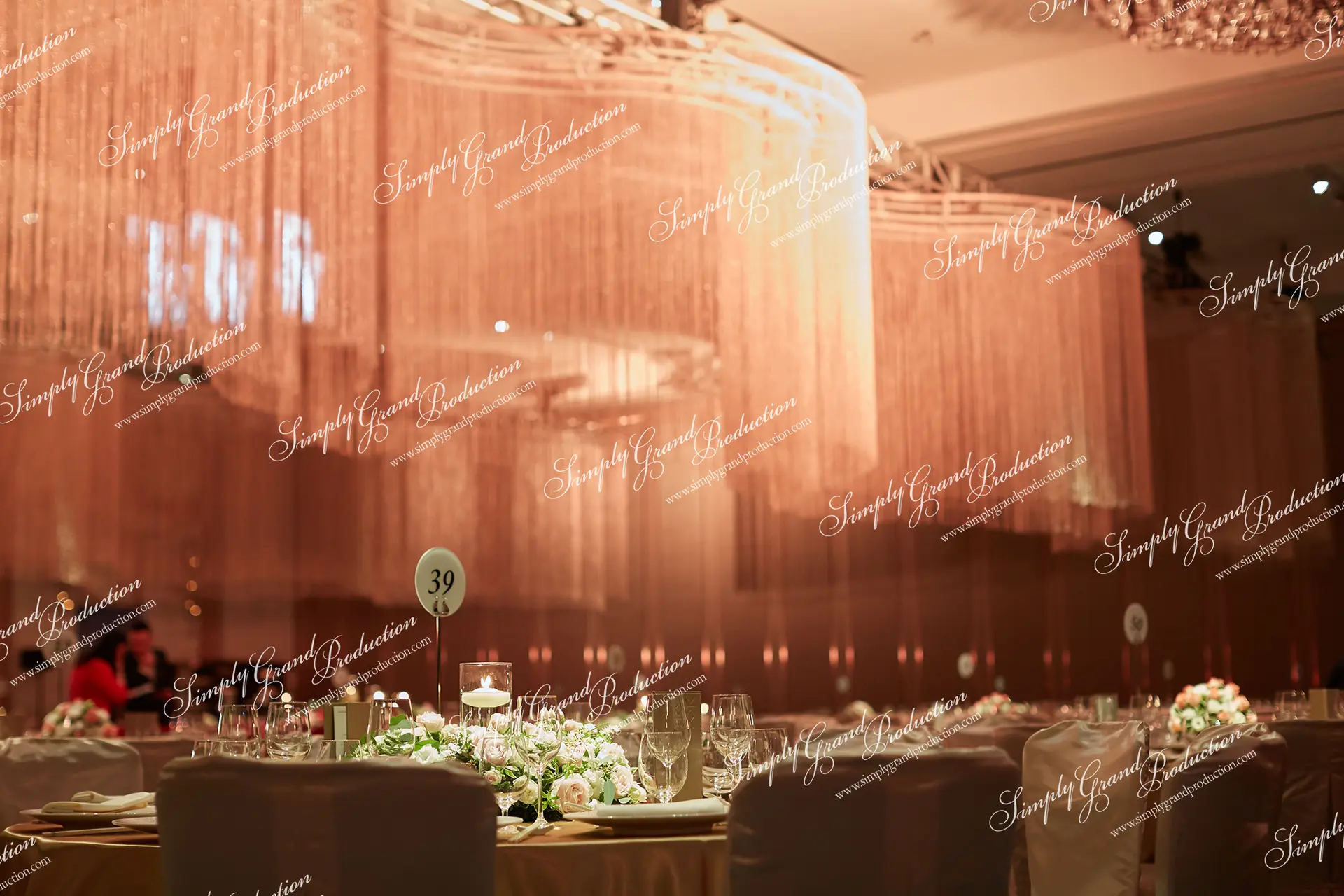 Simply_Grand_Production_Ballroom_hanging_installation_peach_Kerry_Hotel_1_8_wm
