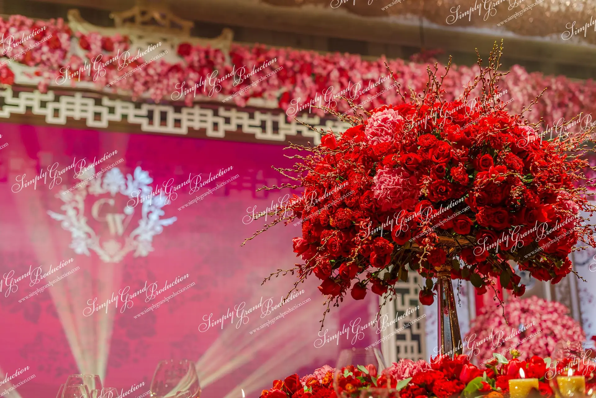 Simply_Grand_Production_wedding_decoration_ballroom_red_blooms_light_uplights_Chinese_Foshan_1_8