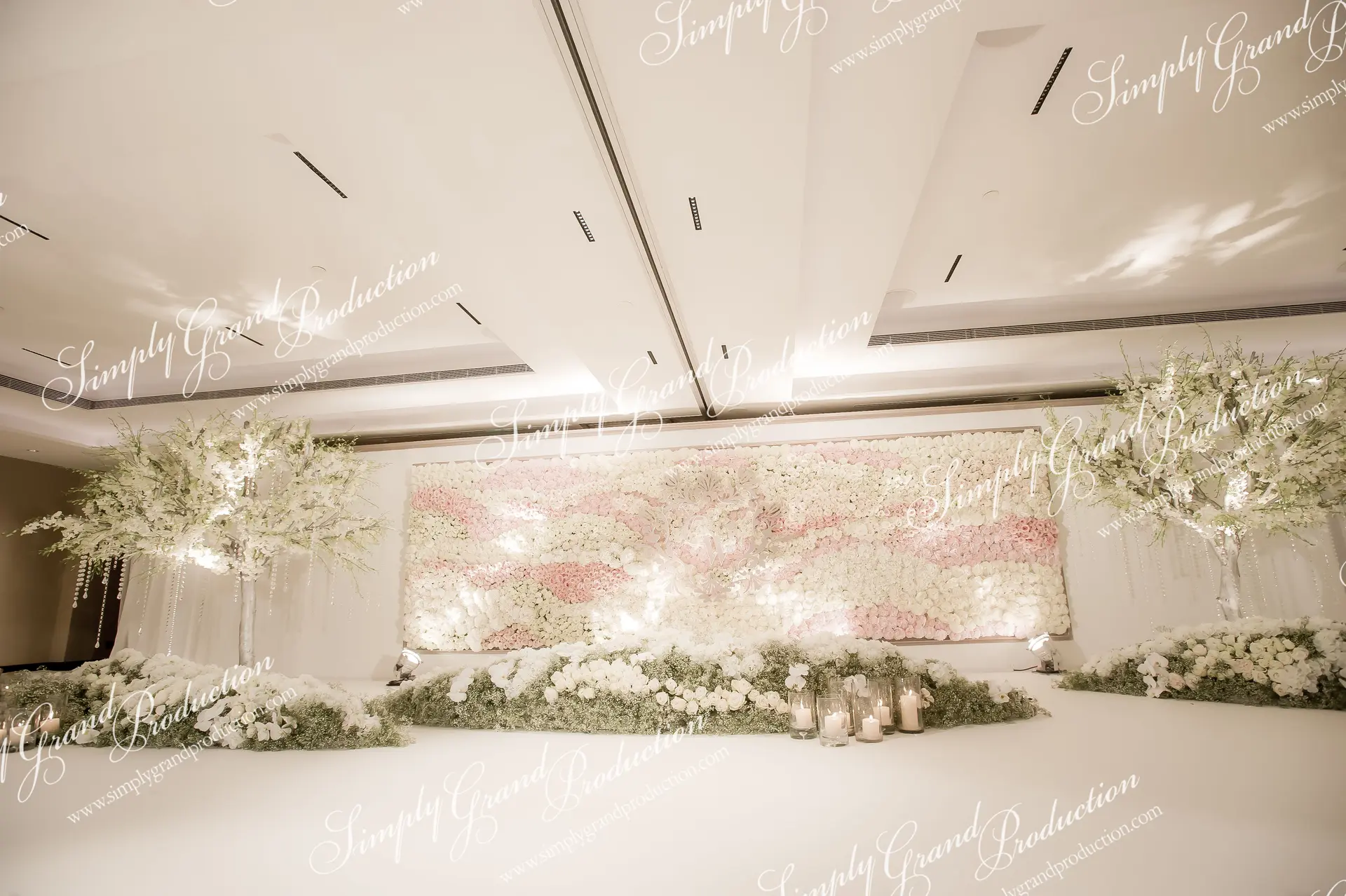 Simply_Grand_Production_wedding_deco_flower_wall_fresh_Grand_Hyatt_1_3_wm