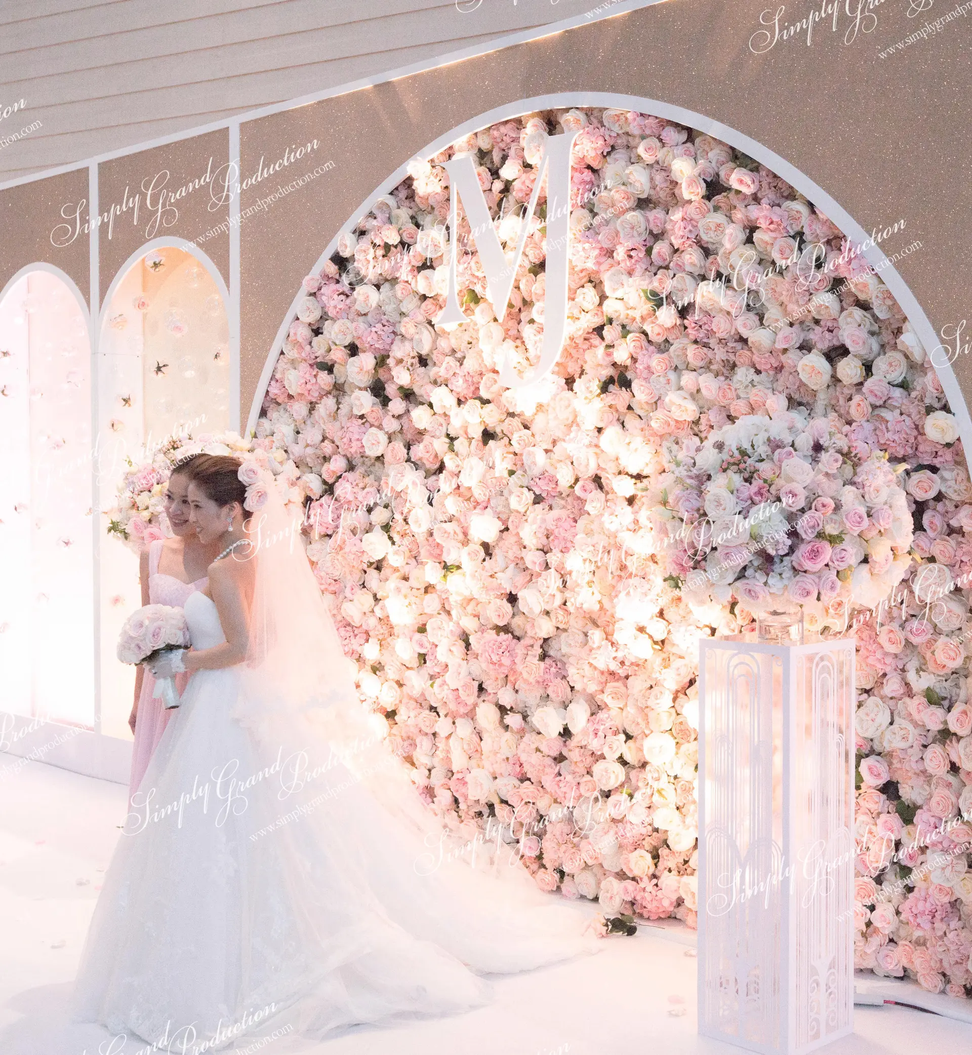 Simply_Grand_Production_wedding_decoration_silk_flower_wall_bride_gown_Four_Seasons_1_13