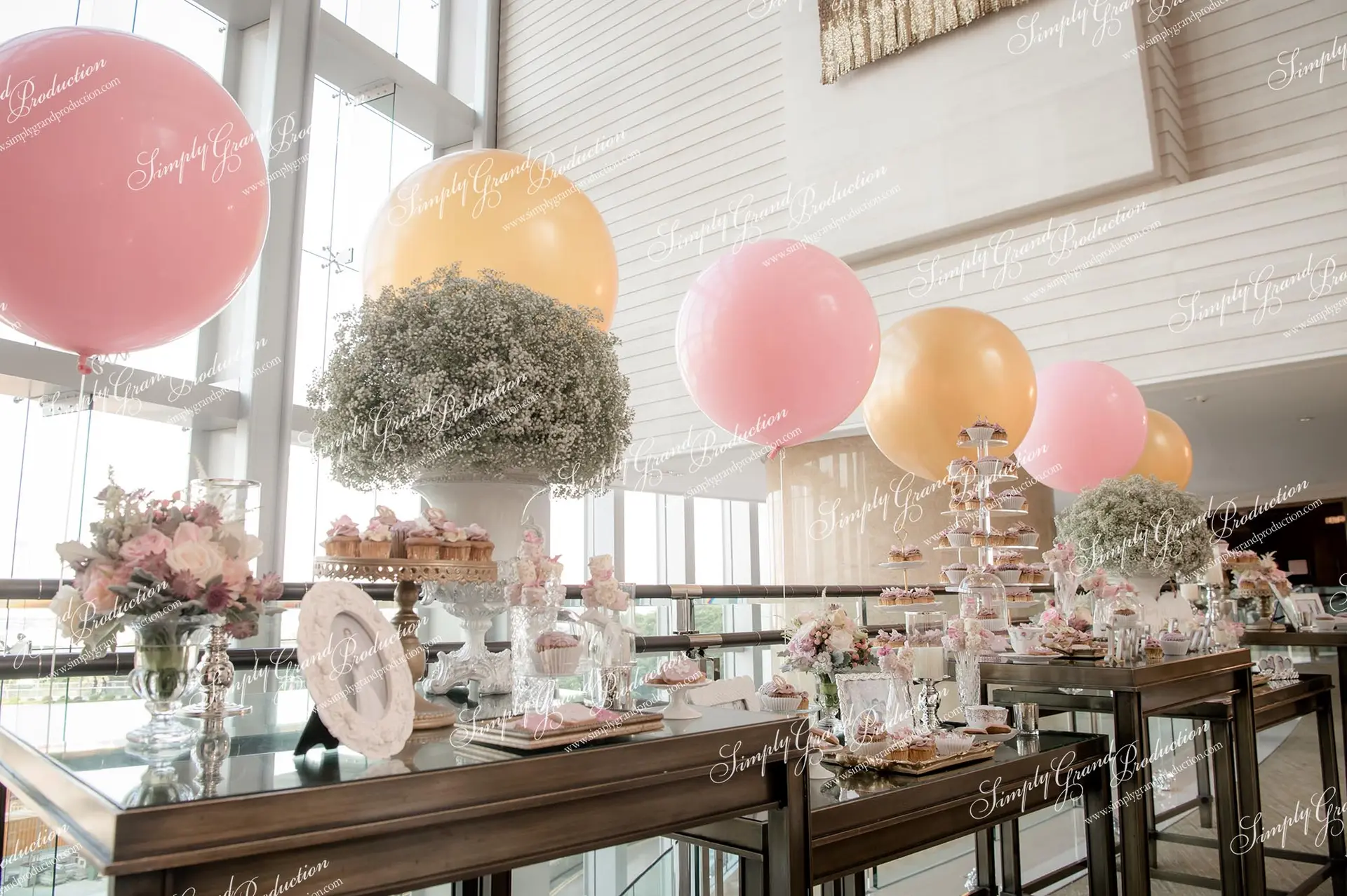 Simply_Grand_Production_wedding_dessert_table_ballon_sweet_Four_Seasons_1_1