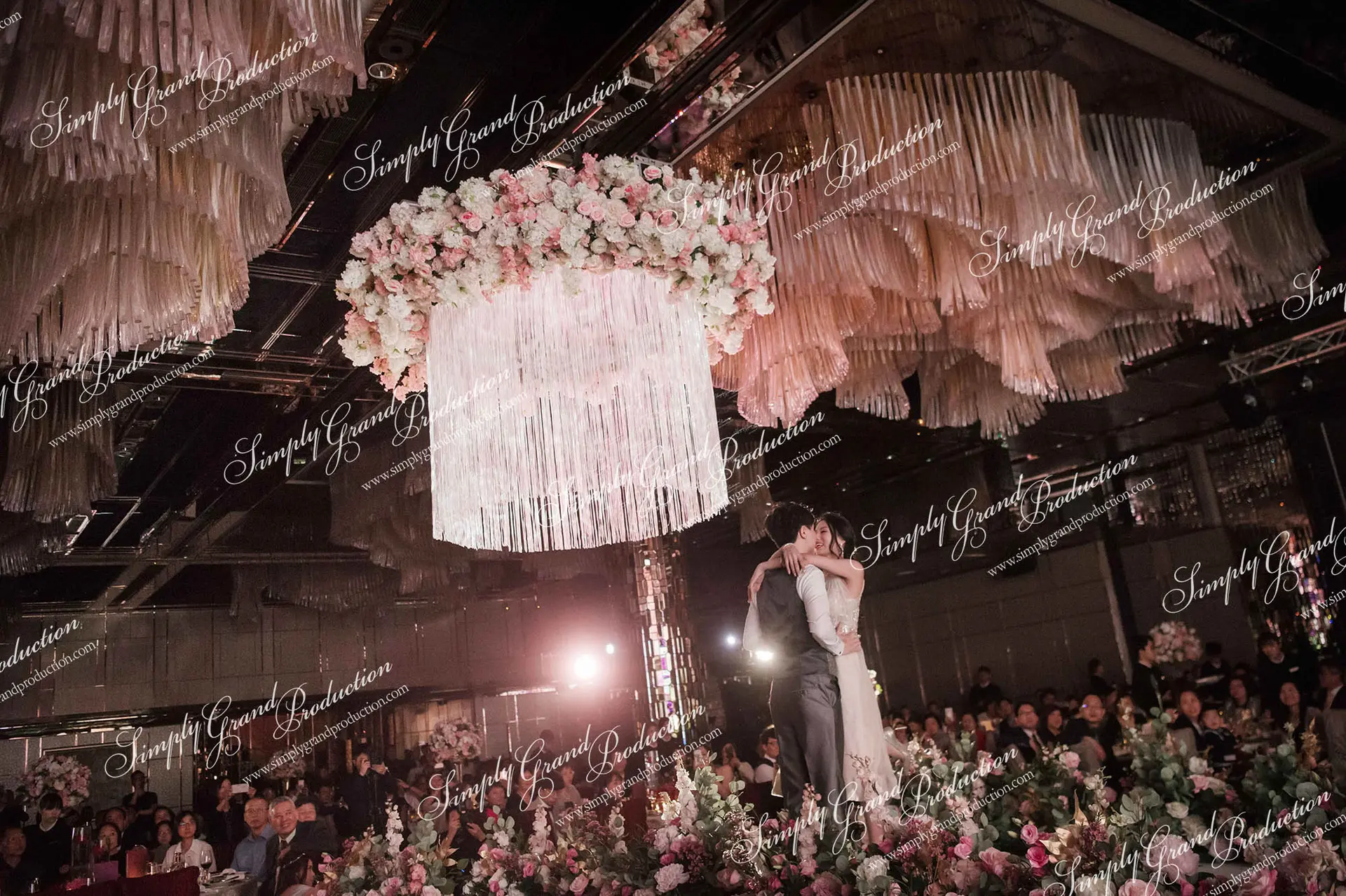 Simply_Grand_Production_Classic_Elegant_wedding_hanging_installation_Ritz_Carlton_2_8