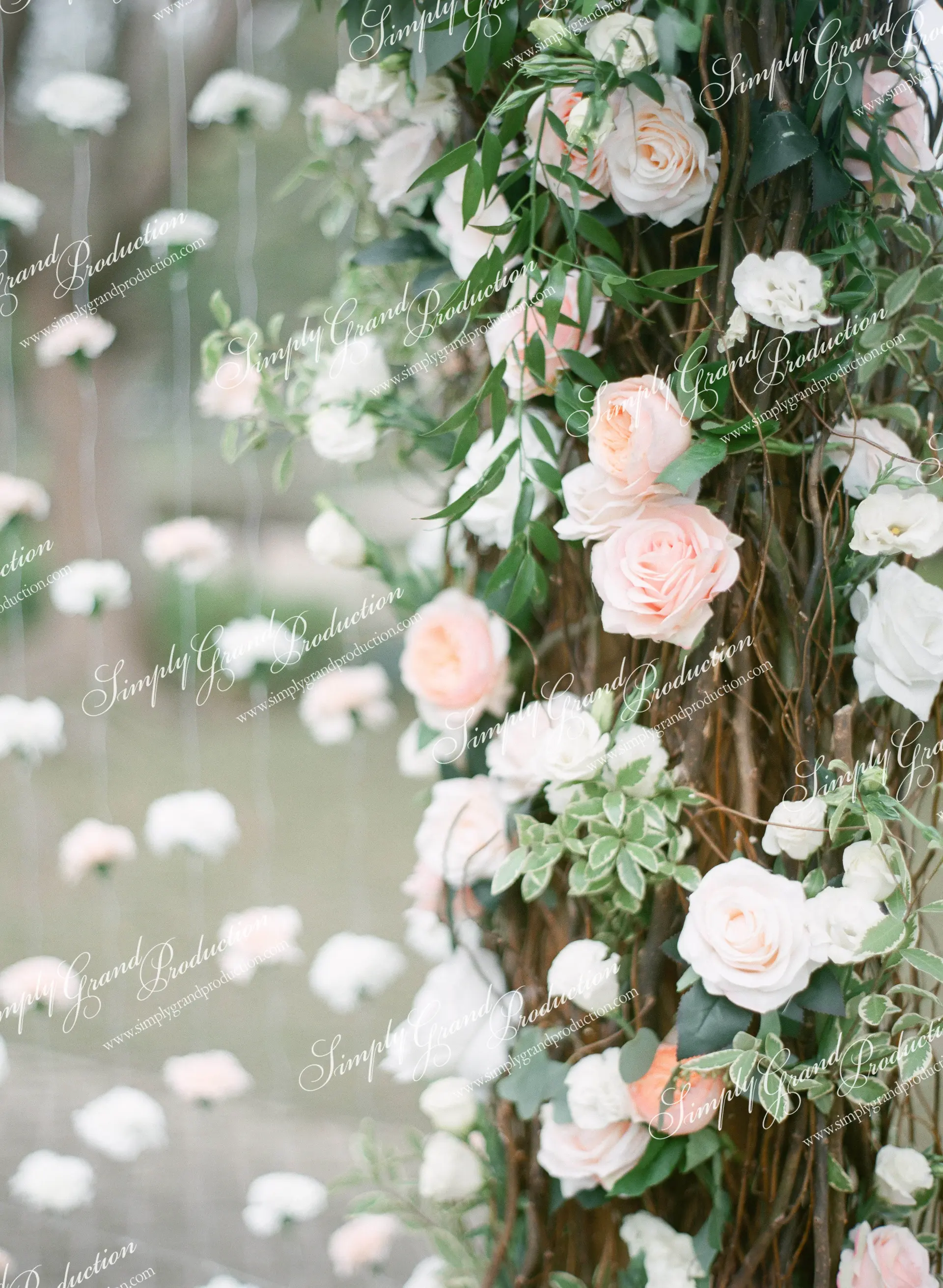 Simply_Grand_Production_Outdoor_wedding_decoration_rose_ivory_peach_Beas_River_1_10.jpg