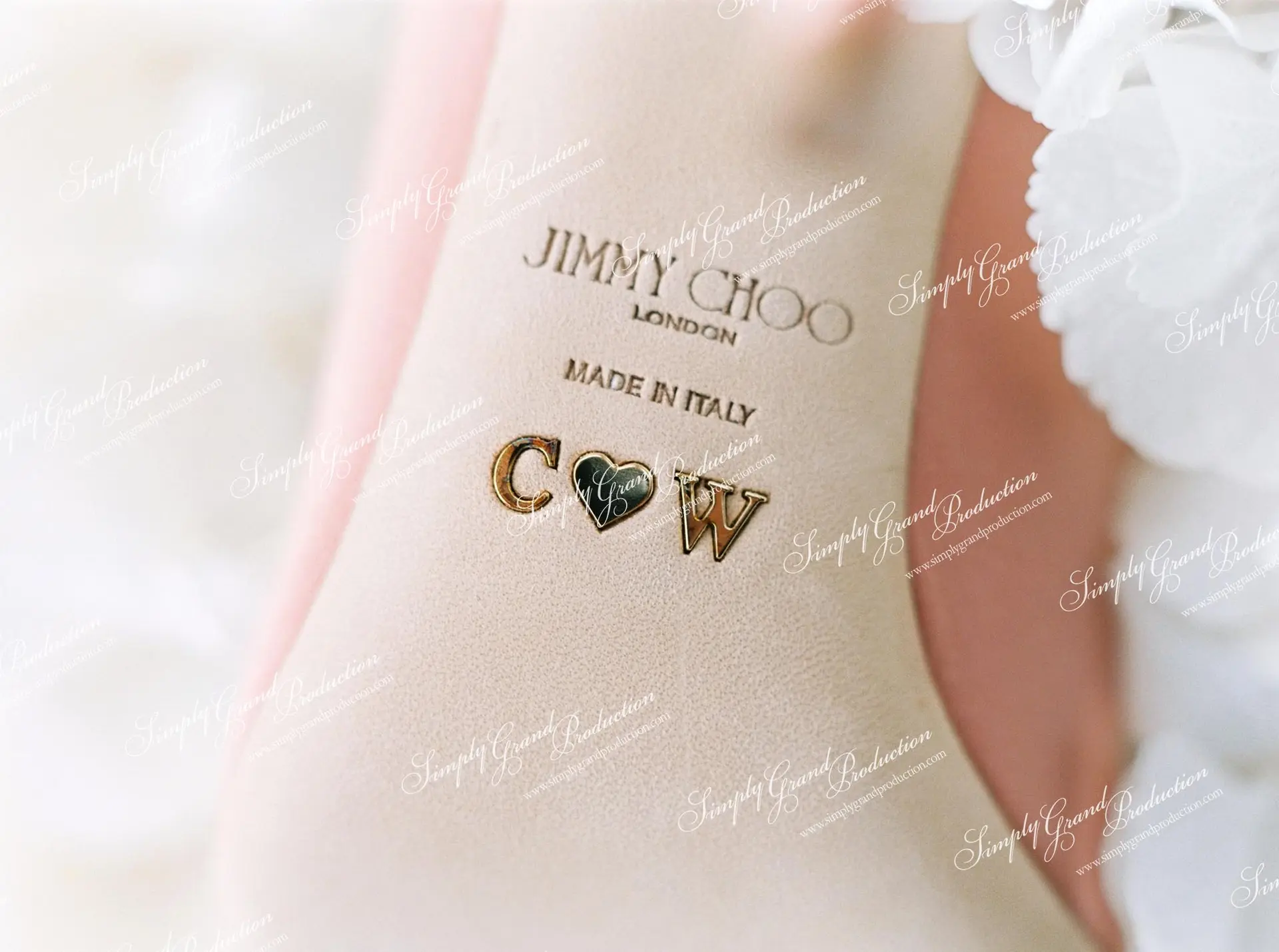 Simply_Grand_Production_wedding_decoration_shoe_couple_logo_Outdoor_Country_Club_1_2.jpg