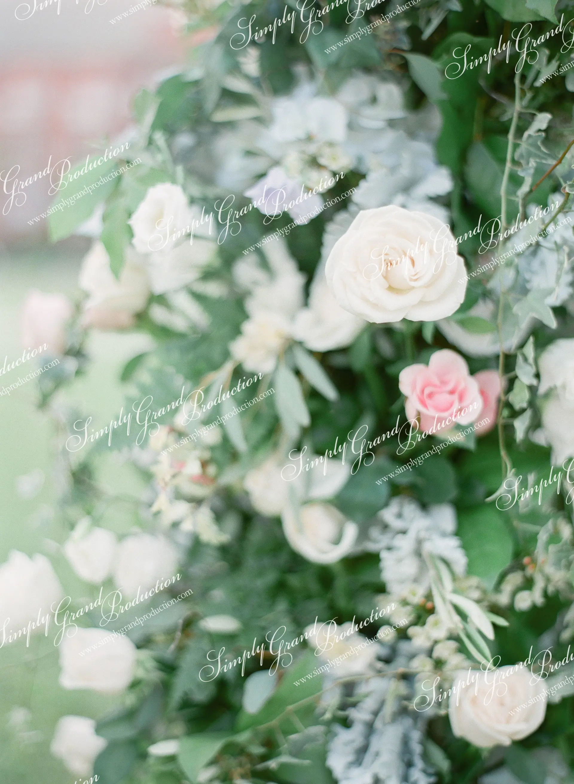 Simply_Grand_Production_Outdoor_wedding_decoration_photoshoot_Adventist_College_greenery_rose_2_8.jpg